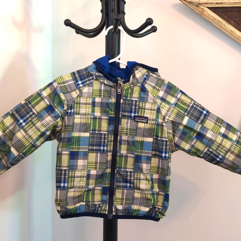 Patagonia reversible synthetic puffy hooded jacket, 2T in green print and blue